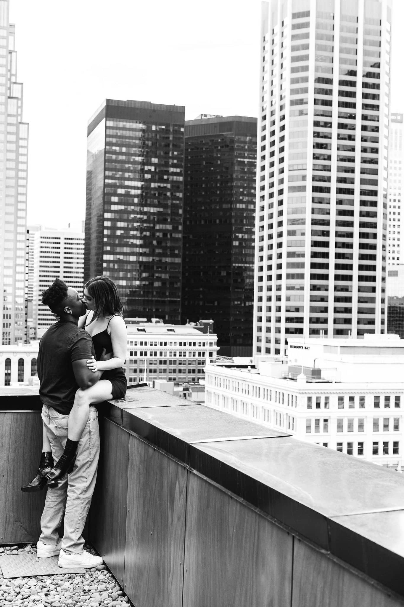 downtown-calgary-rooftop-engagement-photos-sarah-pukin 1